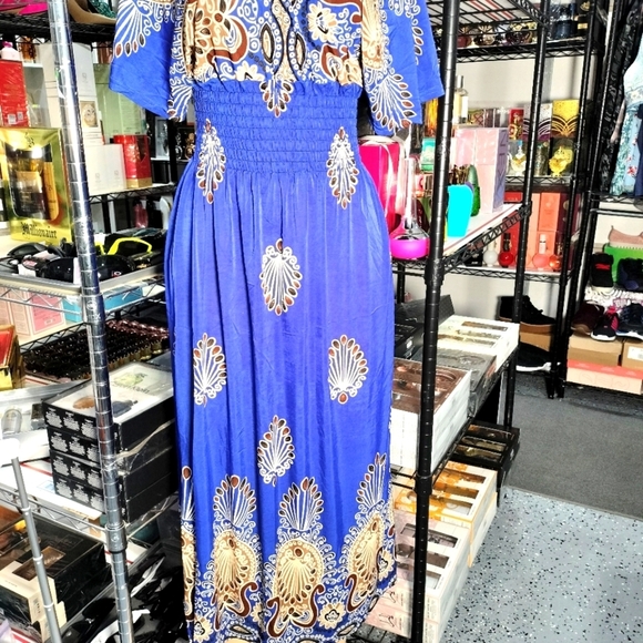 Printed Women's Dresses - Picture 3 of 3